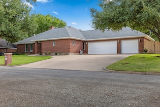 403 Gindler St, Weimar, TX 78962
