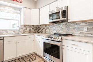 4544 Court Way Unit 18-D, Naples, FL 34109