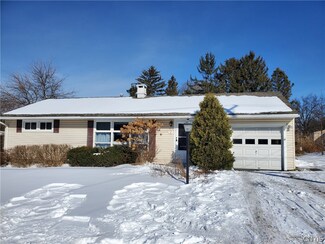 12 Richlee Dr, Camillus, NY 13031