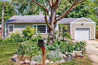 1608 Pleasant Ave, McHenry, IL 60050