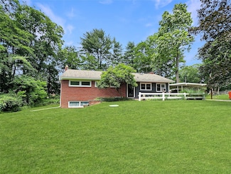 222 Beechwood Ave, Poughkeepsie, NY 12601