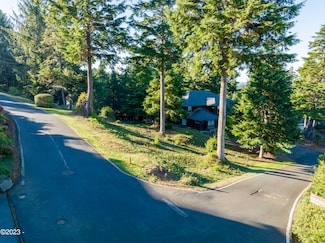 425 Surf View Dr, Gleneden Beach, OR 97388