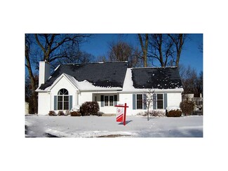 2820 Virginia Dr SE, Cedar Rapids, IA 52403