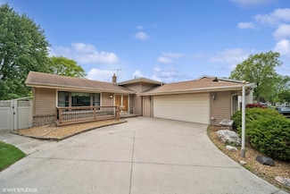562 Evergreen Ln, Munster, IN 46321