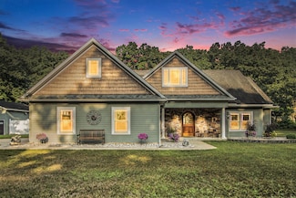 6574 Lafountaine Dr, Plainwell, MI 49080
