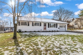 17 Overlook Dr, Hilton, NY 14468