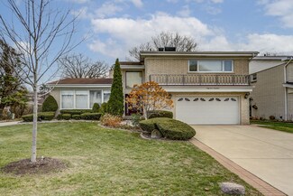 6417 N Longmeadow Ave, Lincolnwood, IL 60712