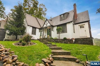104 Hemlock Rd, Pompton Lakes, NJ 07442