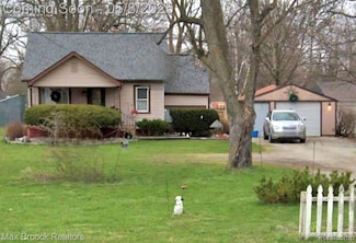 6089 Lapeer Rd, Burton, MI 48509
