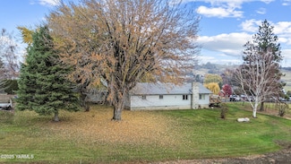 2760 Selah Loop Rd, Selah, WA 98942