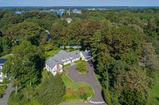 70 Cedar Cliff Rd, Riverside, CT 06878