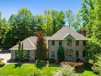 5211 Glenbrook Dr, Vienna, WV 26105