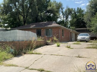 211 SW Heights Rd, Topeka, KS 66609