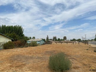 10431 San Fernando St, Lamont, CA 93241