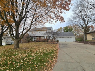 2601 Northboro Ct NE, Grand Rapids, MI 49525