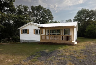 8 Nelson Dr, Phenix City, AL 36869