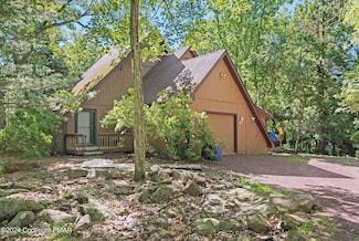 89 Split Rock Rd, Lake Harmony, PA 18624