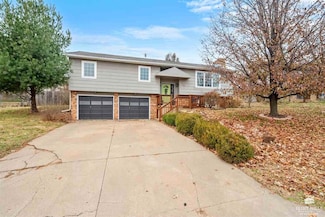 128 E J Frick Dr, Manhattan, KS 66503