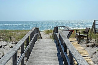 900 Dune Rd, Westhampton Beach, NY 11978