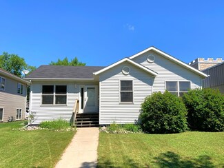 1312 2nd Ave N, Grand Forks, ND 58203