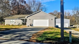 1820 E Morgan Rd, Independence, MO 64050