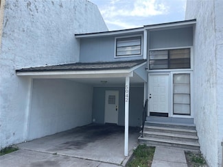 5042 Terrace Village Ln, Tampa, FL 33617