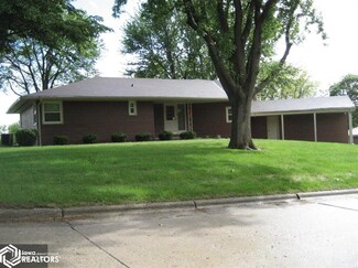 1117 Ridgeway Dr, Audubon, IA 50025