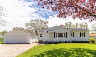 342 Crestridge Dr, Waterloo, IA 50702