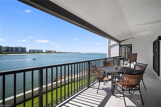 523 La Peninsula Blvd Unit 523, Naples, FL 34113