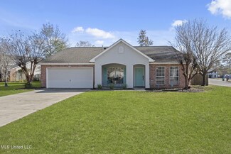 6 Lakeview Dr, Ocean Springs, MS 39564