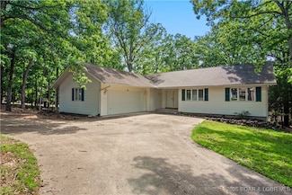 19 Crocker Ct, Lake Ozark, MO 65049