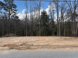 20 Grace Rd, Phenix City, AL 36870