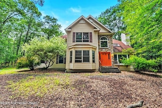 121 Cedar Ln, Canadensis, PA 18325