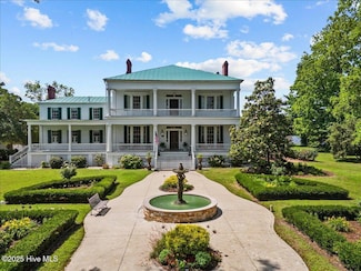 121 W King St, Edenton, NC 27932