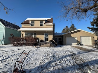 527 E Riverside Ave, Warren, MN 56762