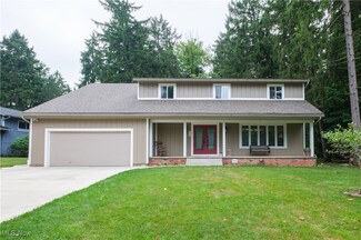 884 Hemlock Ln, Northfield, OH 44067