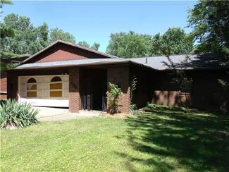 2004 Circle Dr, Toledo, OH 43607
