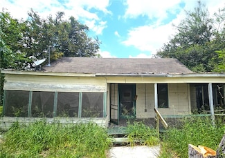 411 E Sarah St, Beeville, TX 78102