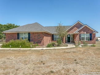 111 Colette Ln, Marion, TX 78124