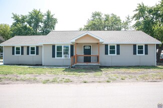 311 Maple St, Wamego, KS 66547