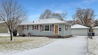 1225 St Andrews Ave, Waterloo, IA 50701