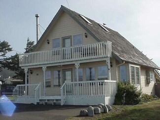 16 N First St, Pacific Beach, WA 98571