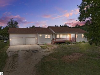 402 W 32 Rd, Boon, MI 49618