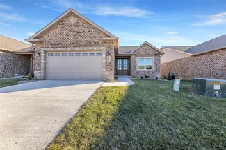 2430 Sunset Ridge Dr, Columbia, IL 62236