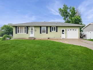 300 6th Ave, Newhall, IA 52315