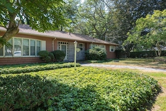 10 Harding St, New Bedford, MA 02740
