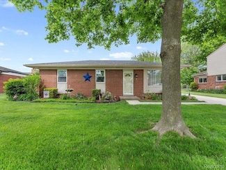 23124 W Fairway Dr, Woodhaven, MI 48183