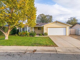 1820 Dakota Way, Redding, CA 96003