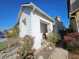 3668 W Persimmon Ln, Fresno, CA 93711