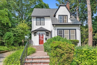 5010 Concord Ave, Great Neck, NY 11020